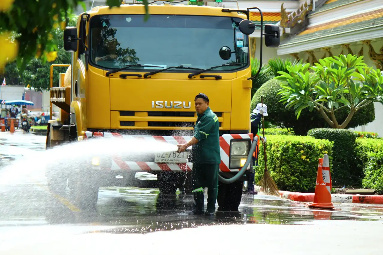 湖北市政环卫洒水车与抑尘车选型要点:车型参数与作业场景匹配指南